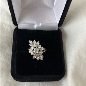 Vintage Elegant Silver Floral Ring